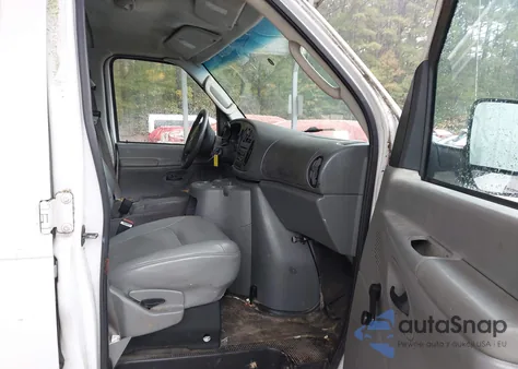 2004 Ford E-350 Super Duty Commercial/Recreational from USA, damaged, VIN 1FTSS34P94HA51144